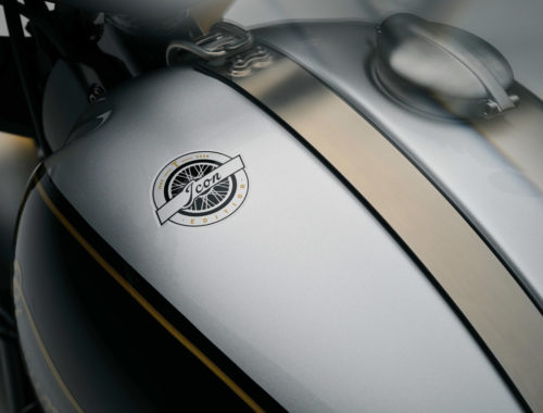 Triumph празднует логотип наследия 1907 года